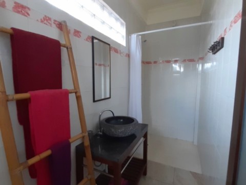 Salle de bains de la chambre pour 2 personnes de la Suite, Pariliana