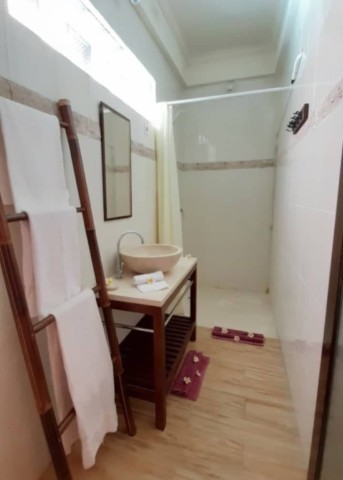 Salle de bain de la Chambre petit prix, Pariliana, Bali